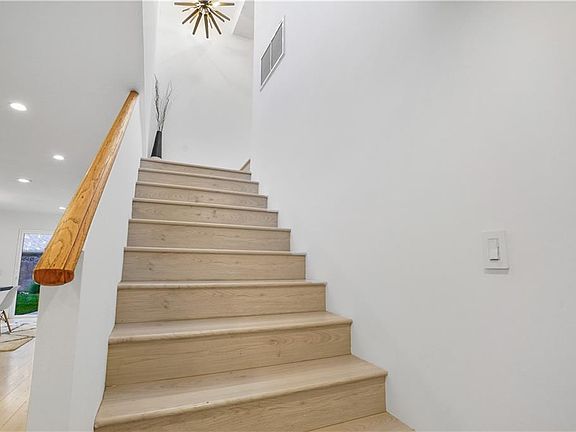 3rd image of 6210 Newcastle Ave