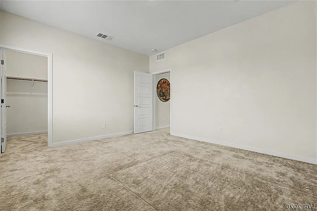 4 bed, 3.5 bath, 2918 sqft, $2,950 — Photo 4