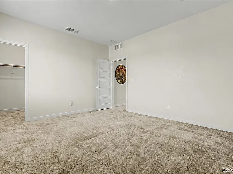 481 Daphne Ter — Photo 4