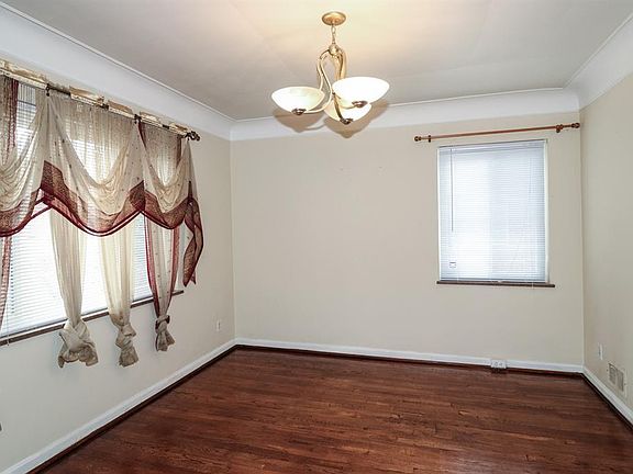 5th image of 6633 Elwynne Dr