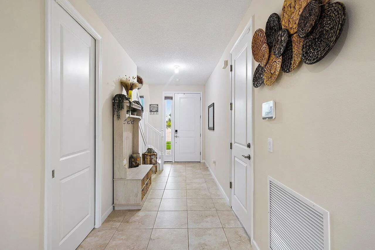 3 bed, 2.5 bath, 2138 sqft, $3,500 — Photo 3