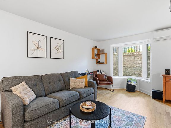 3rd image of 51 Spadina Ave #1