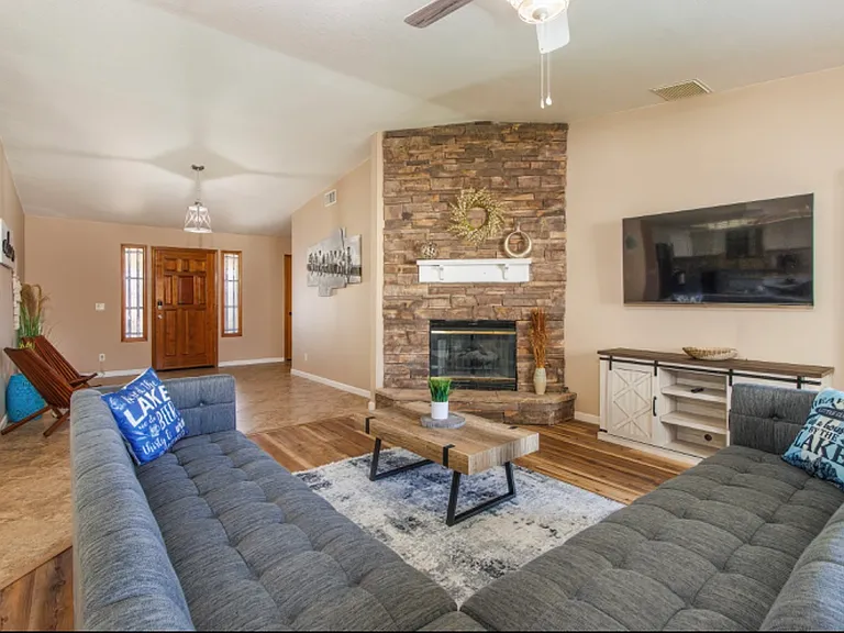 2045 Chip Dr — Photo 5