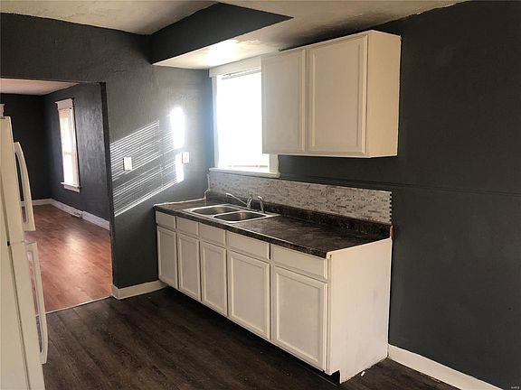 3rd image of 10139 Royal Dr
