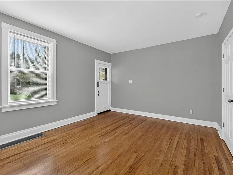 3957 McDonald Ave #1F — Photo 8