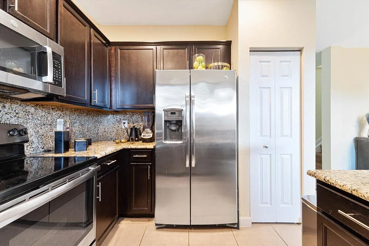 3 bed, 1750 sqft, $3,250 — Photo 2