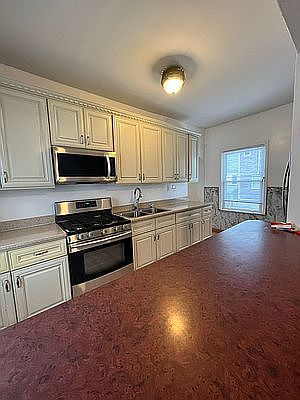 3rd image of 916 Homecrest Ct #2