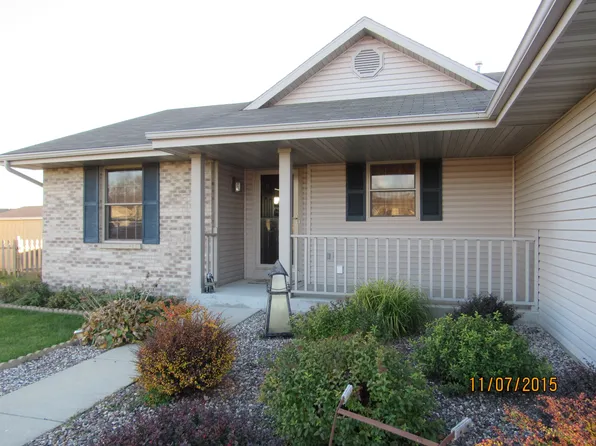 3890 Labrador Dr, Janesville, WI 53546