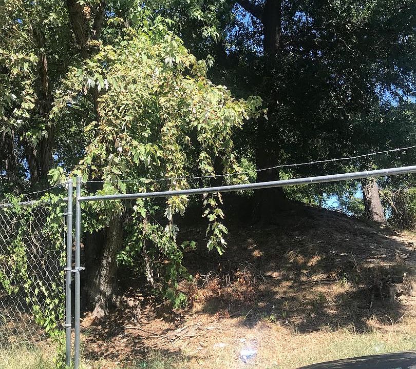 2nd image of 1415 Morris Rd SE