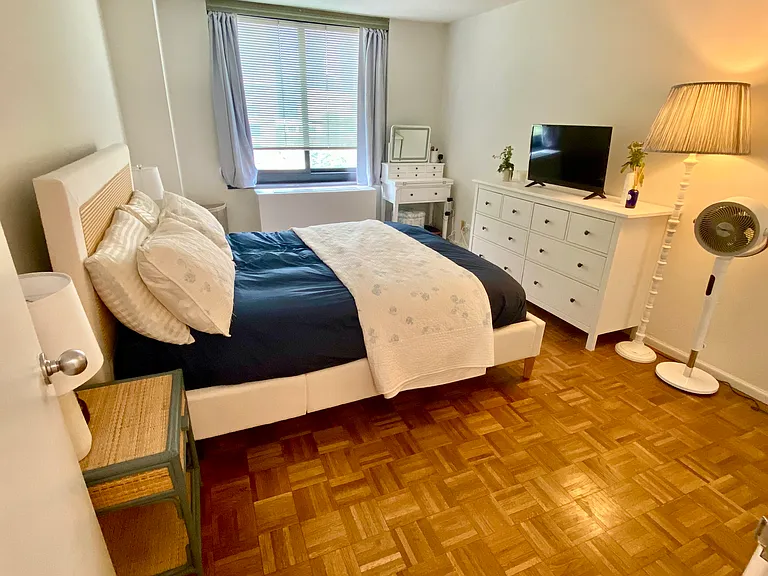 200 Rector Pl #6V — Photo 9