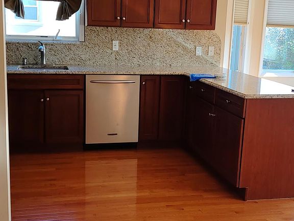 5th image of 1025 Sinclair Ave #2