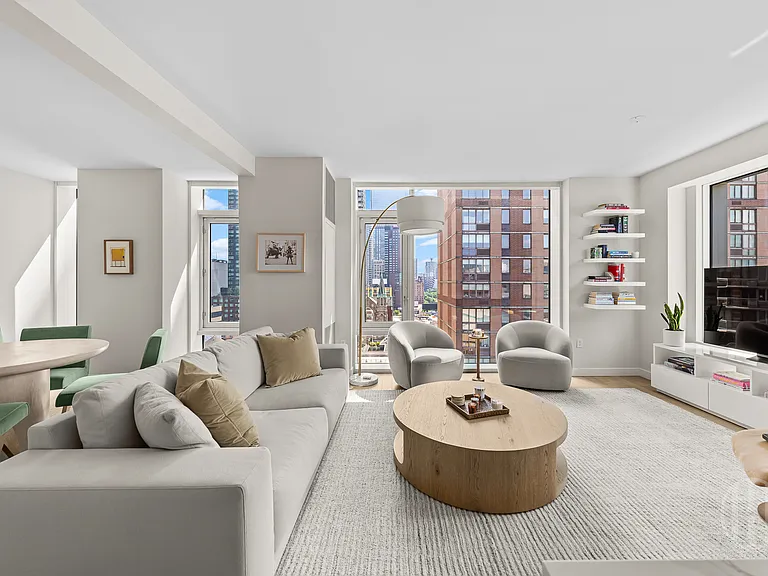 505 W 43rd St #14H — Photo 3