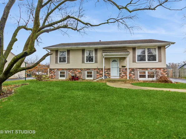 806 Sweetbriar Pl, Plano, IL 60545