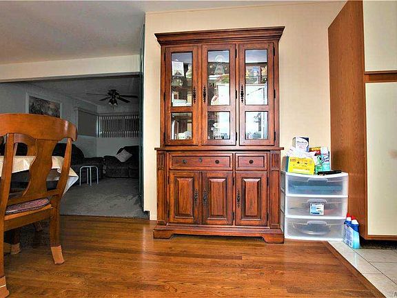 5th image of 51 Van Buren St