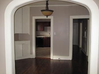 4th image of 652 College St