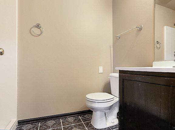 5th image of 1463 Basswood Dr