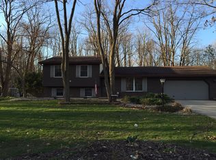 28100 Wexford Dr, Lawton, MI 49065