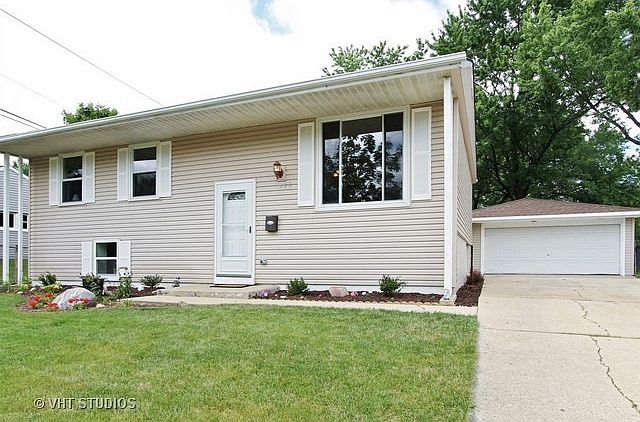 1st image of 302 E Streamwood Blvd