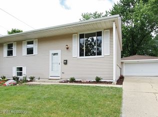 302 E Streamwood Blvd, Streamwood, IL 60107