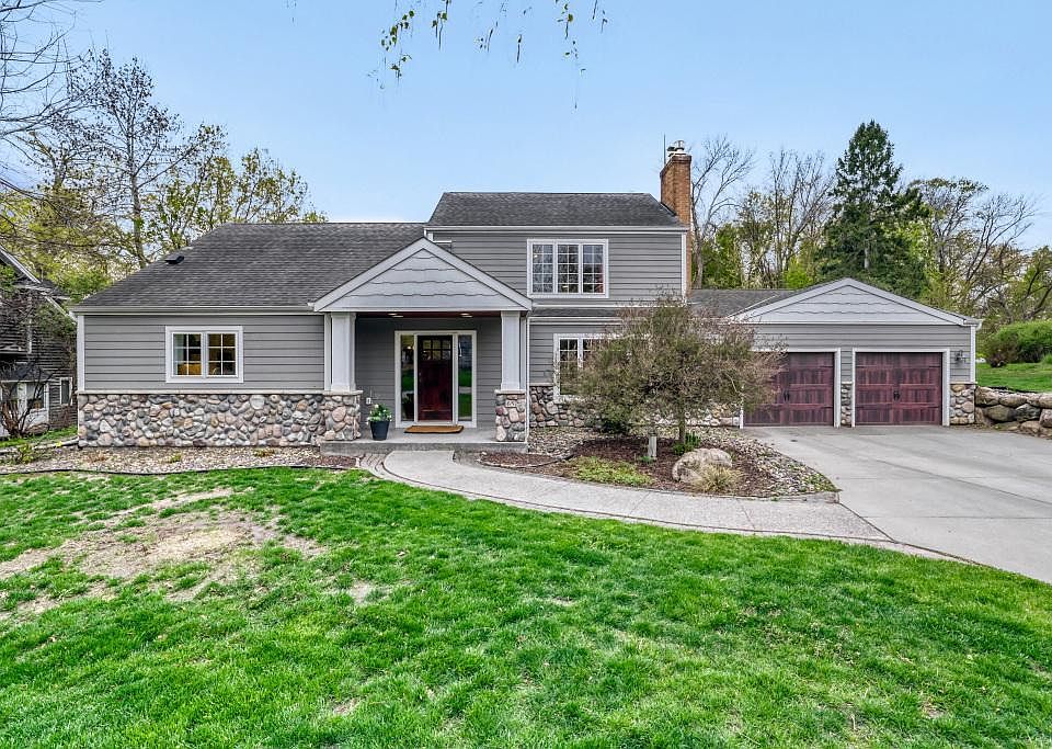 1st image of 65 Interlachen Ln