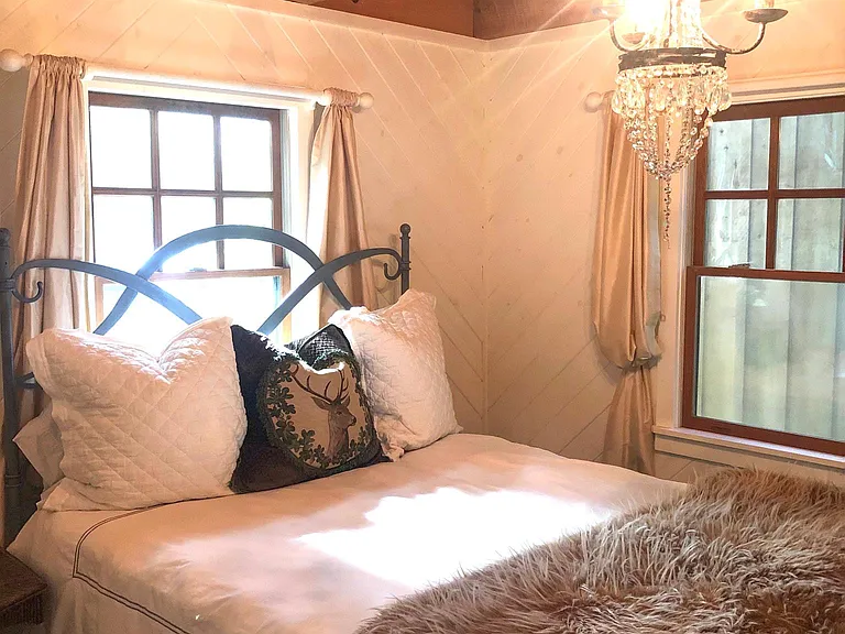 Master bedroom with queen bed.