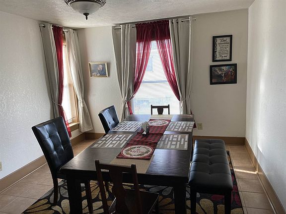5th image of 211 E Purl St
