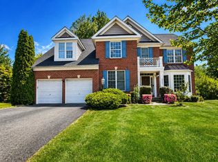 19237 Potomac Crest Dr, Triangle, VA 22172
