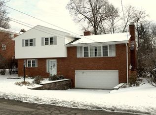 1371 Cardinal Dr, Pittsburgh, PA