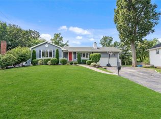 26 Hickory Rd, Bayville, NY 11709