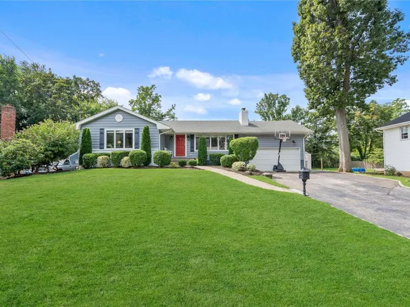 26 Hickory Road, Bayville, NY 11709