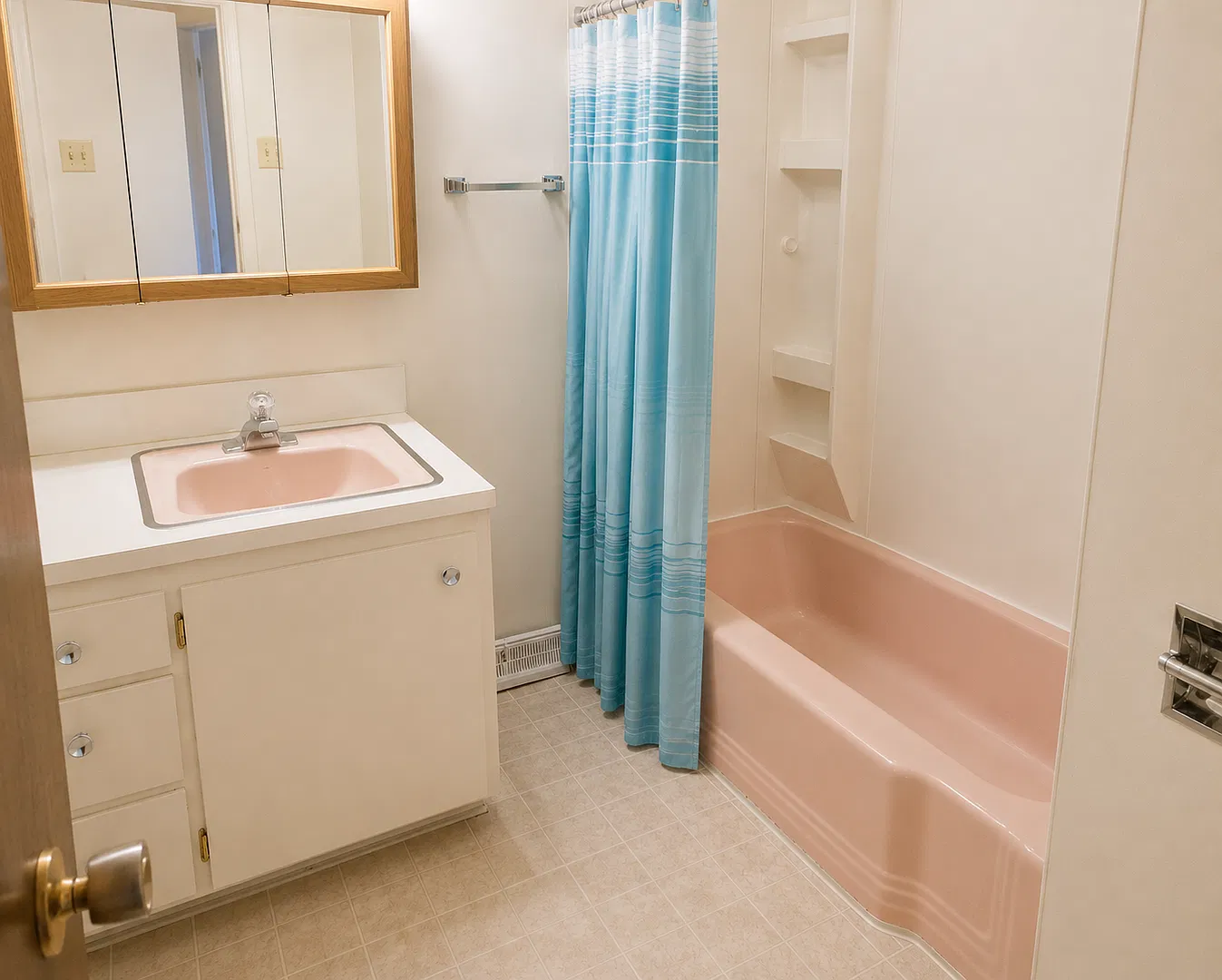 932 Ave B Apartments — Photo 3