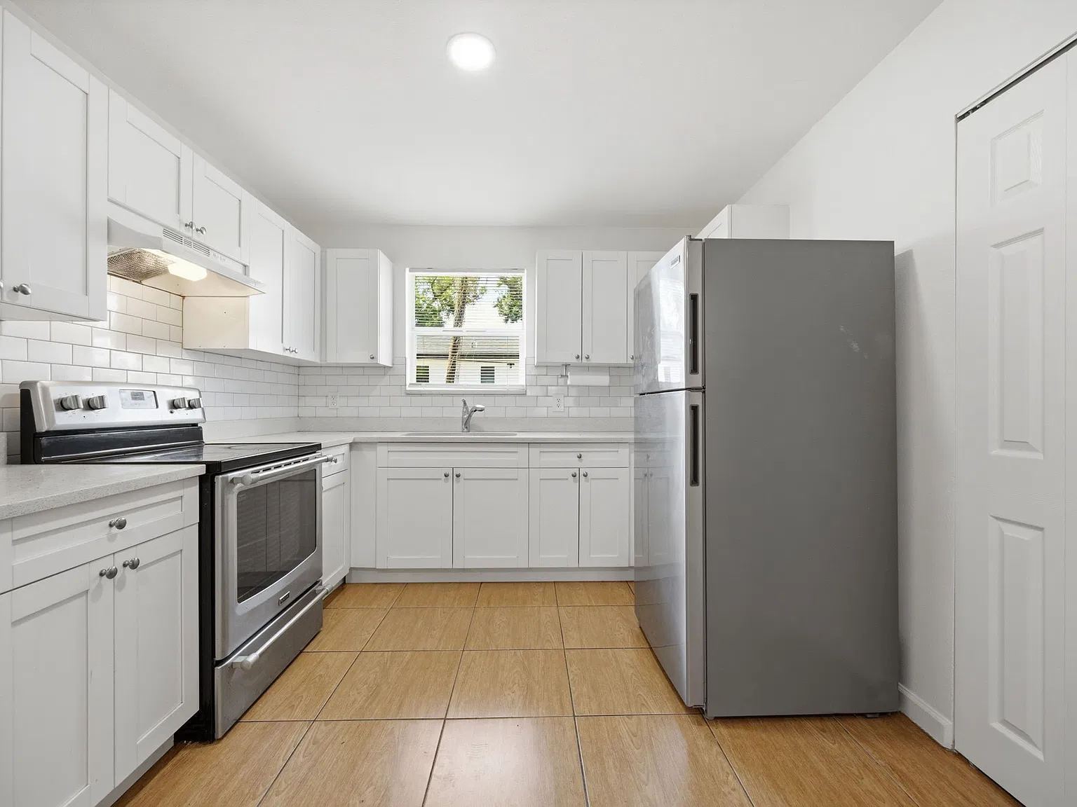 2 bed, 850 sqft, $1,750 — Photo 4