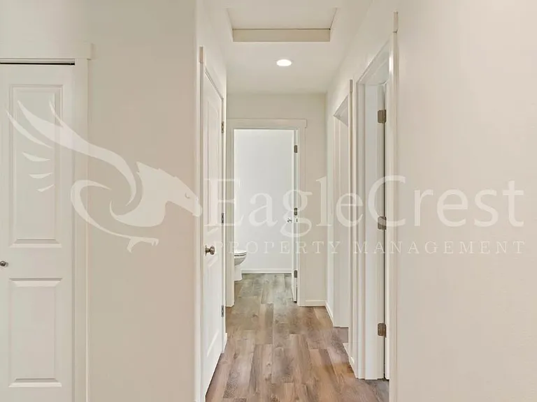 942 NE Spitzenburg St — Photo 11