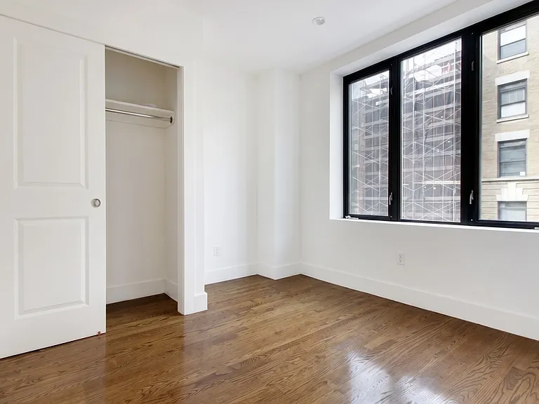 212 W 20th St #5F — Photo 4