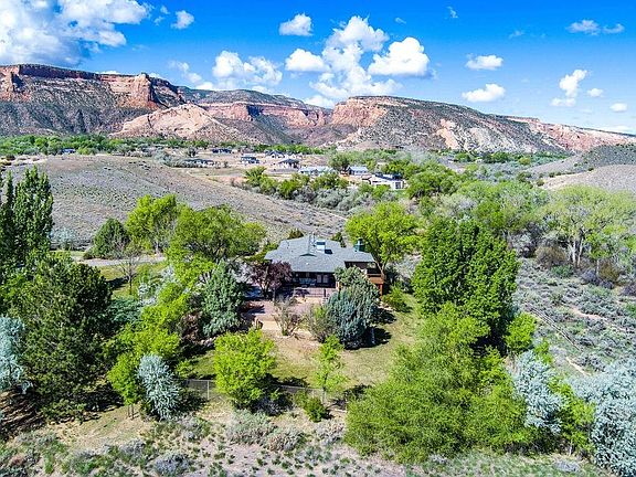 3rd image of 689 Canyon Creek Dr