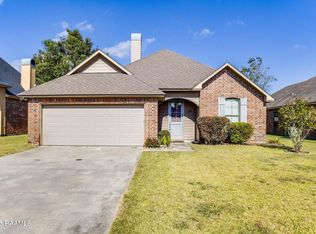 136 Legend Creek Dr, Youngsville, LA 70592