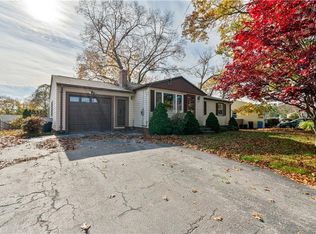 98 Wellspring Dr, Cranston, RI 02920