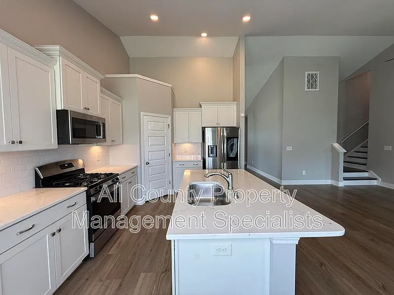 4 bed, 3.0 bath, 2199 sqft, $2,750 — Photo 4