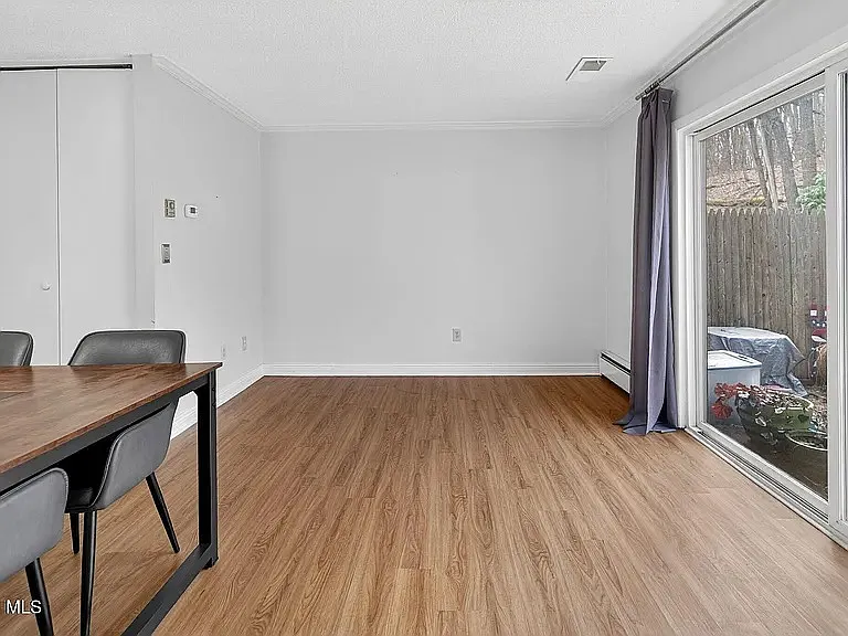 80 Crestwood Ter — Photo 4