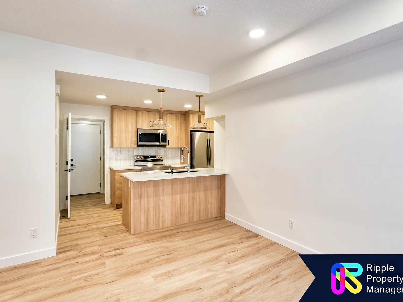 562 Seton Cir SE — Photo 2