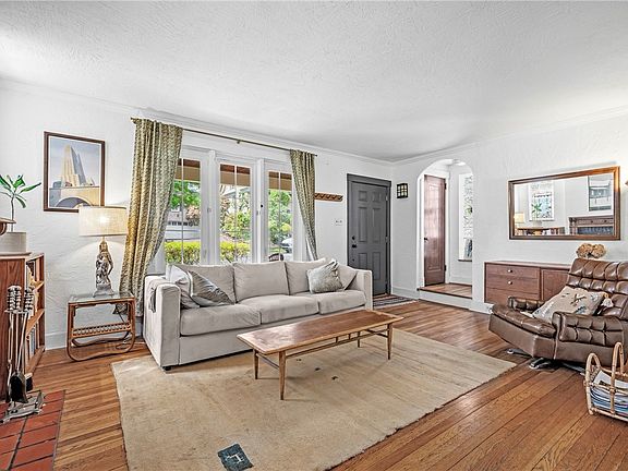 4th image of 35 Lemoyne Ave