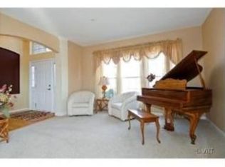 1326 Maple Cir, Dundee, IL 60118