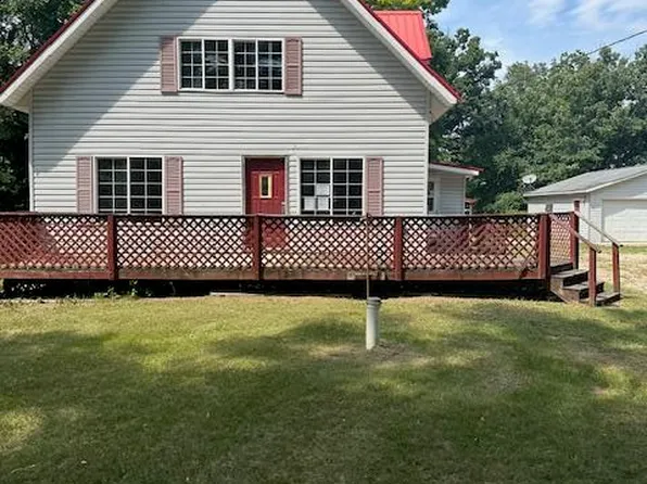 1675 E 8th St, White Cloud, MI 49349