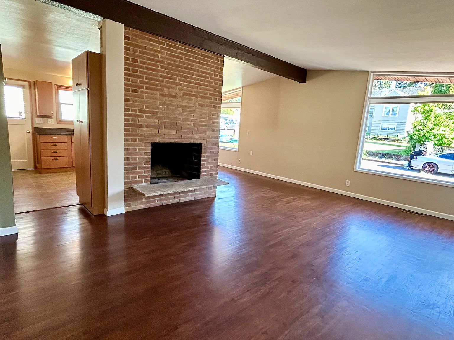 3 bed, 2160 sqft, $3,350 — Photo 3