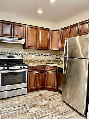 1st image of 3084 29th St APT 1F