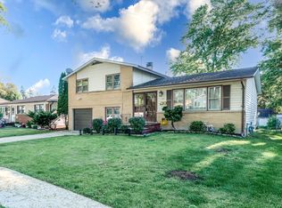 1408 S Fern Dr, Mount Prospect, IL 60056