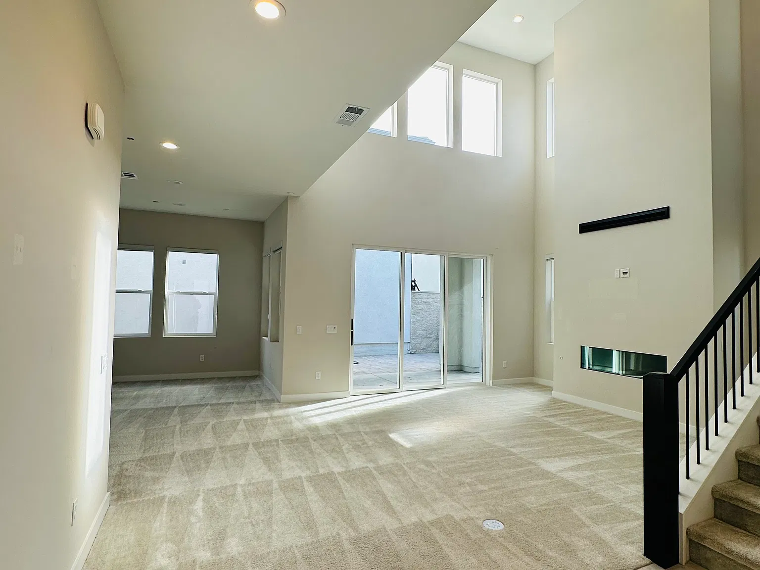 140 Edna Pkwy — Photo 2