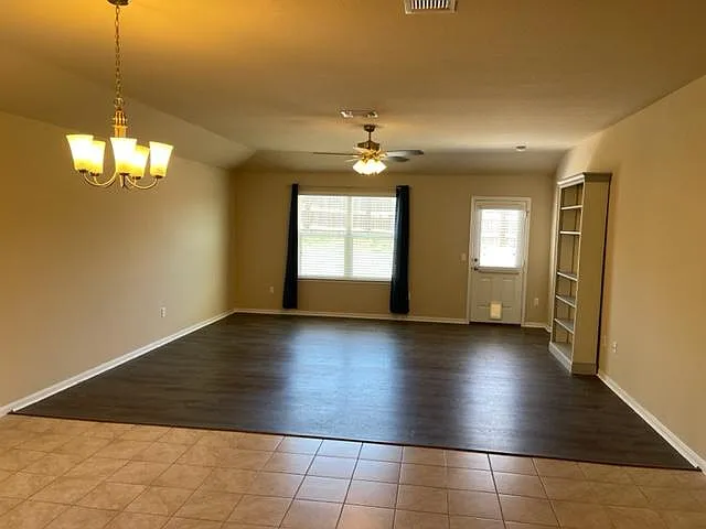 136 Denton Dr — Photo 10