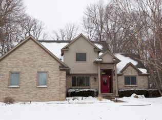 2150 Elkridge Cir, Highland, MI 48356