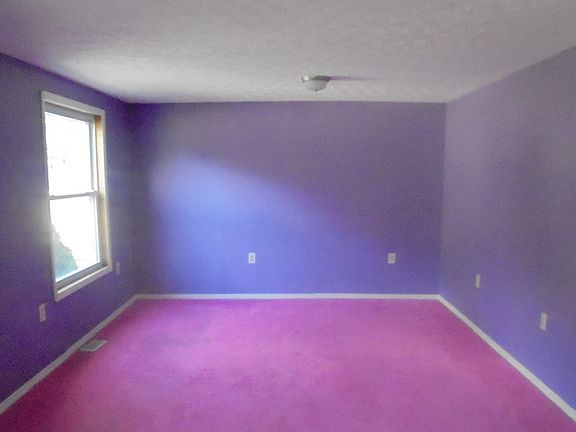 3rd image of 121 Eddy Dr